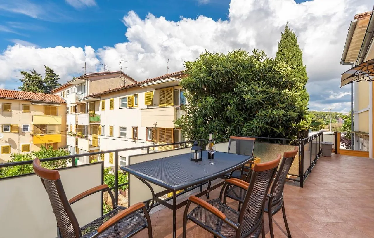 Apartment Lazzarich With Terrace Poreč