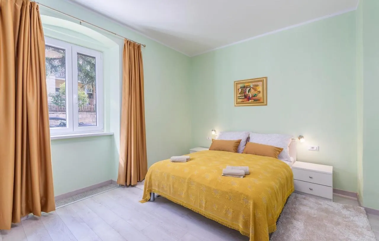 Apartment Lazzarich With Terrace Poreč Kroatien