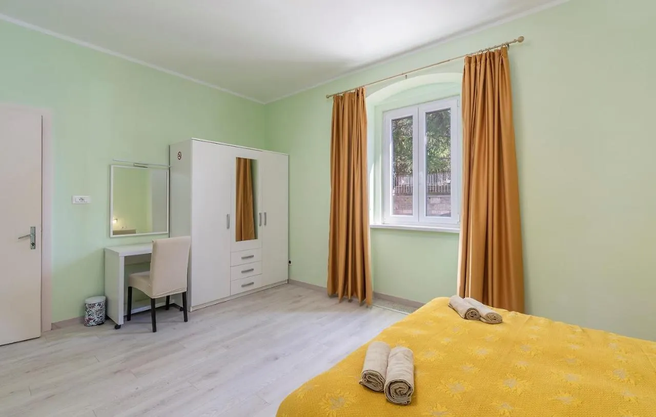 Apartment Lazzarich With Terrace Poreč